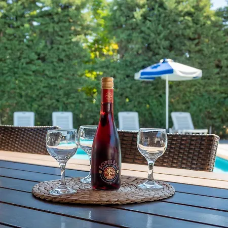 Triantafillas 3* אפאנטו