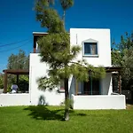 Triantafillas 3*